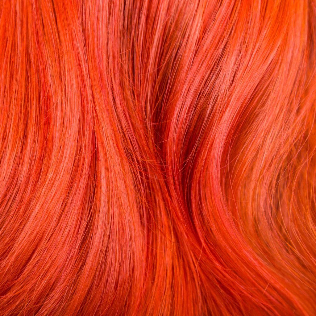 Rot coloriertes Haar